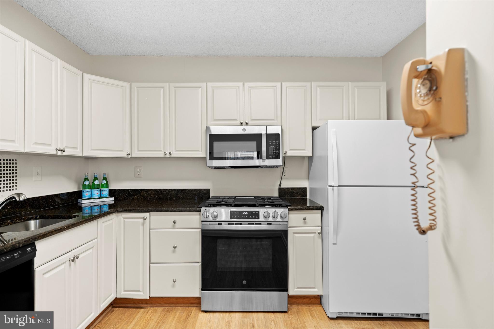 SKYLINE PLAZA - Residential