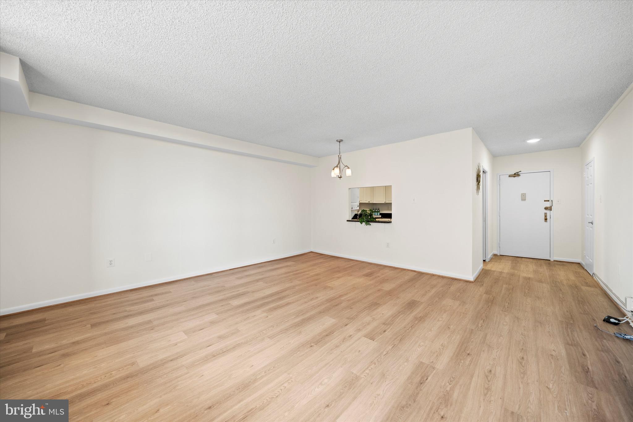 SKYLINE PLAZA - Residential