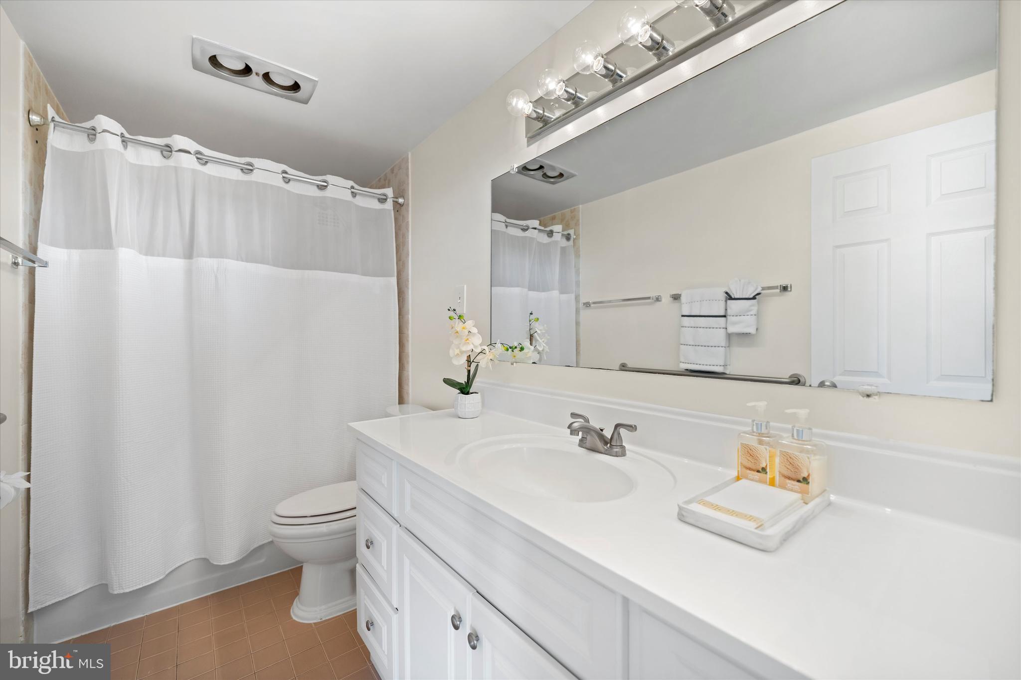 SKYLINE PLAZA - Residential