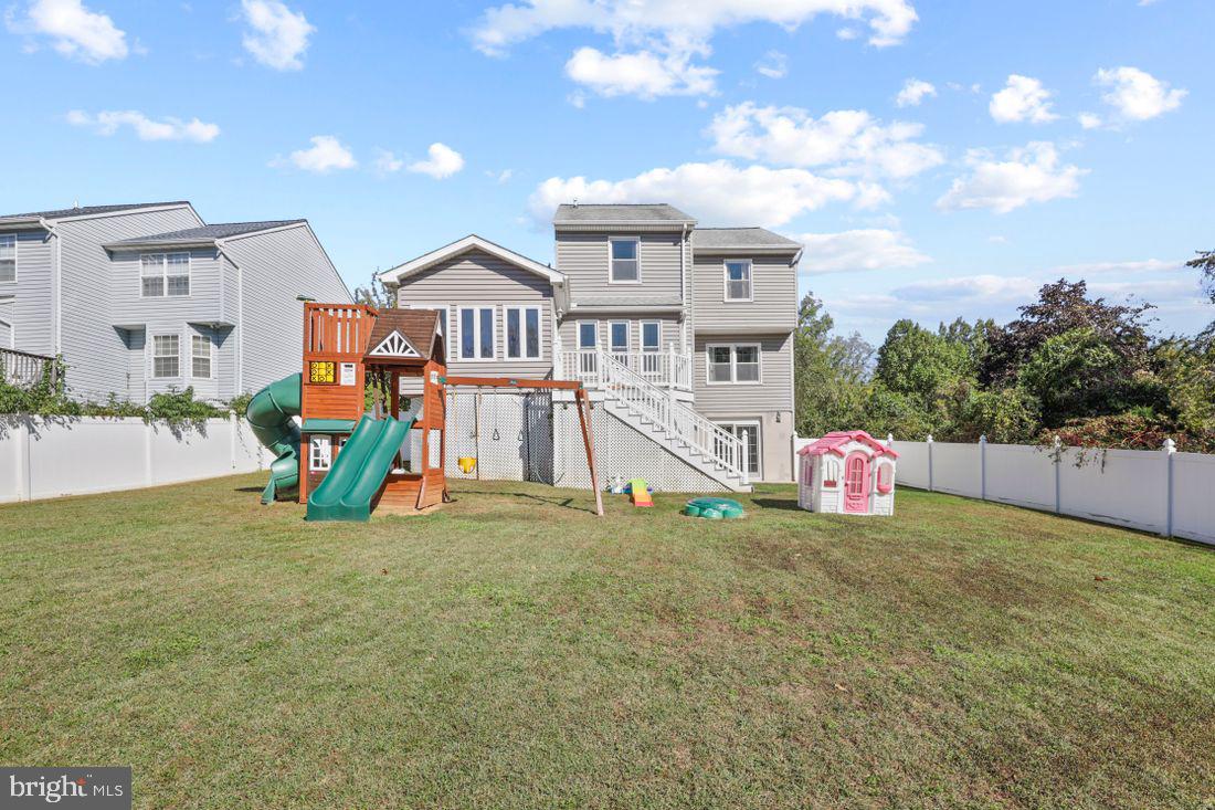 CONSTANT FRIENDSHIP - Residential