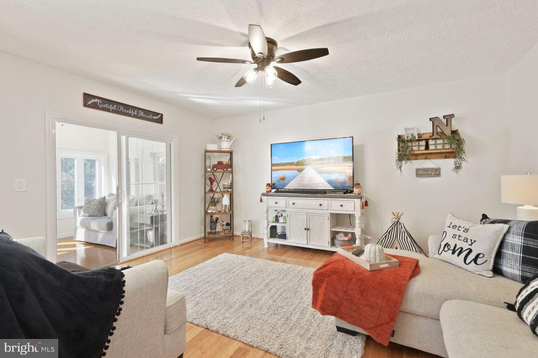 CONSTANT FRIENDSHIP - Residential