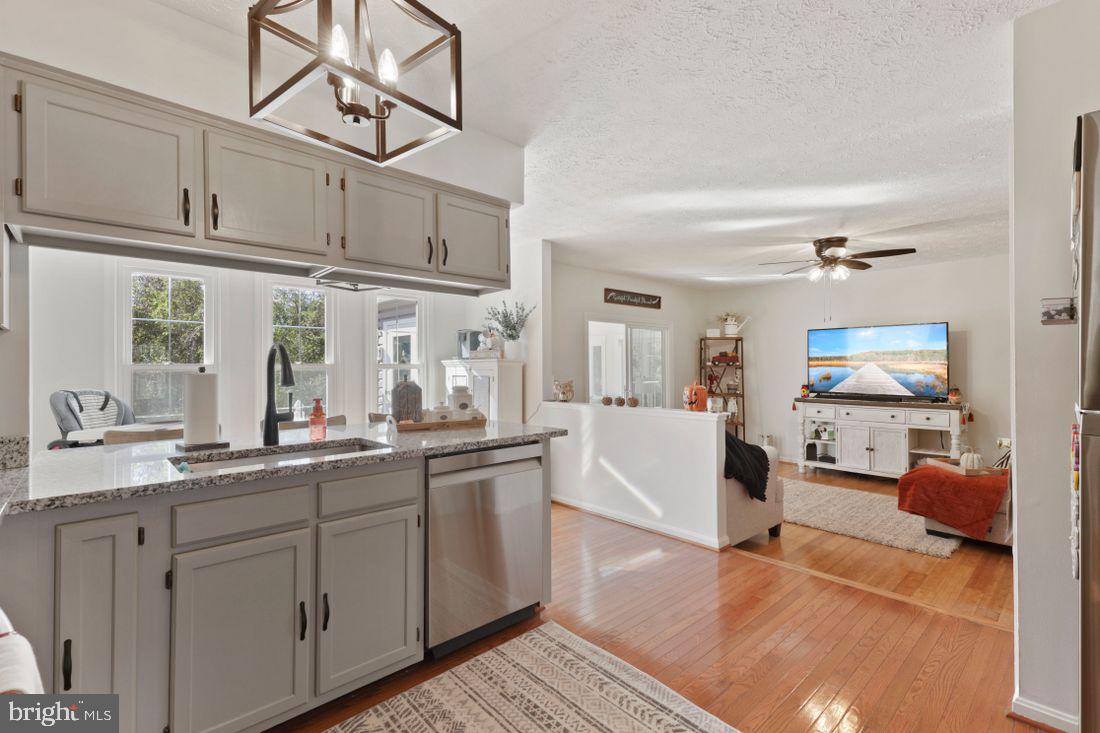 CONSTANT FRIENDSHIP - Residential