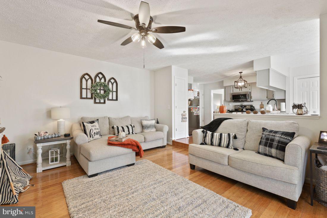 CONSTANT FRIENDSHIP - Residential