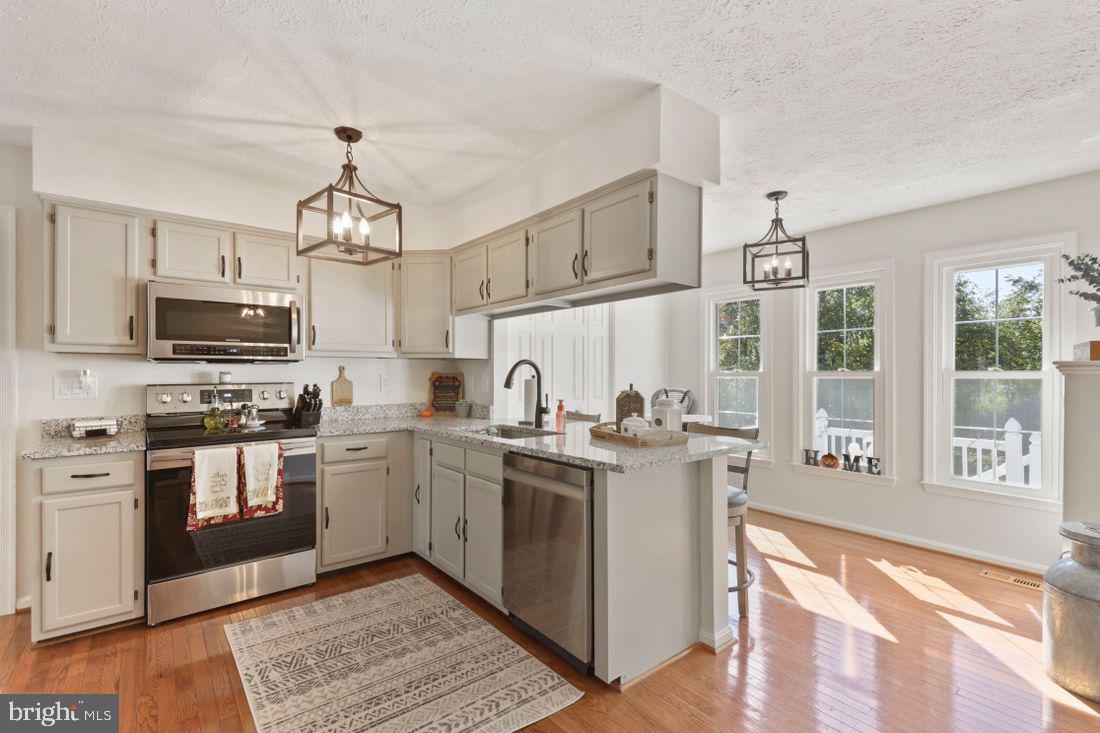 CONSTANT FRIENDSHIP - Residential