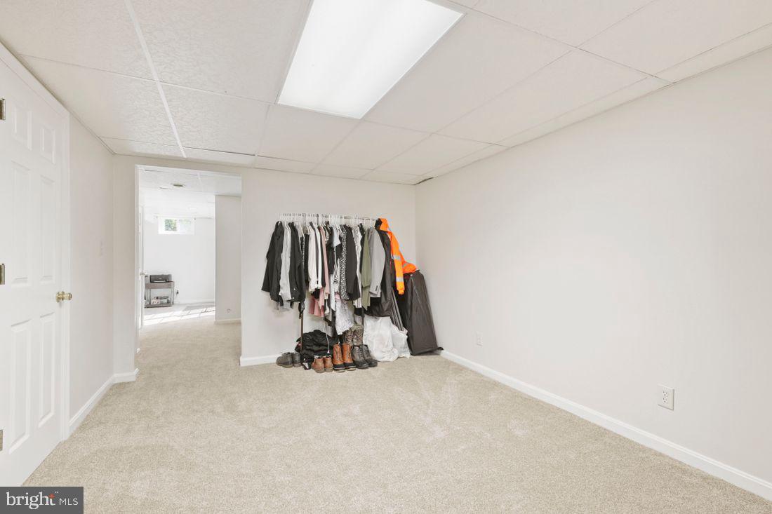 CONSTANT FRIENDSHIP - Residential