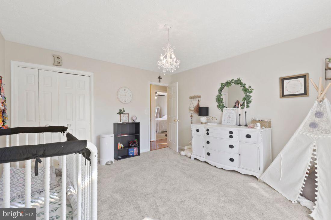 CONSTANT FRIENDSHIP - Residential