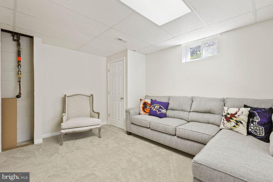 CONSTANT FRIENDSHIP - Residential