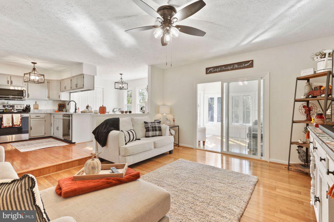 CONSTANT FRIENDSHIP - Residential