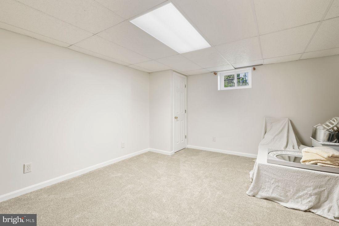 CONSTANT FRIENDSHIP - Residential