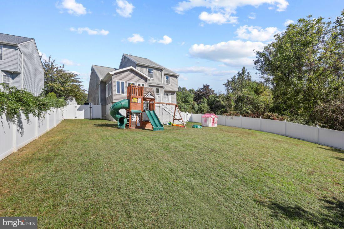 CONSTANT FRIENDSHIP - Residential