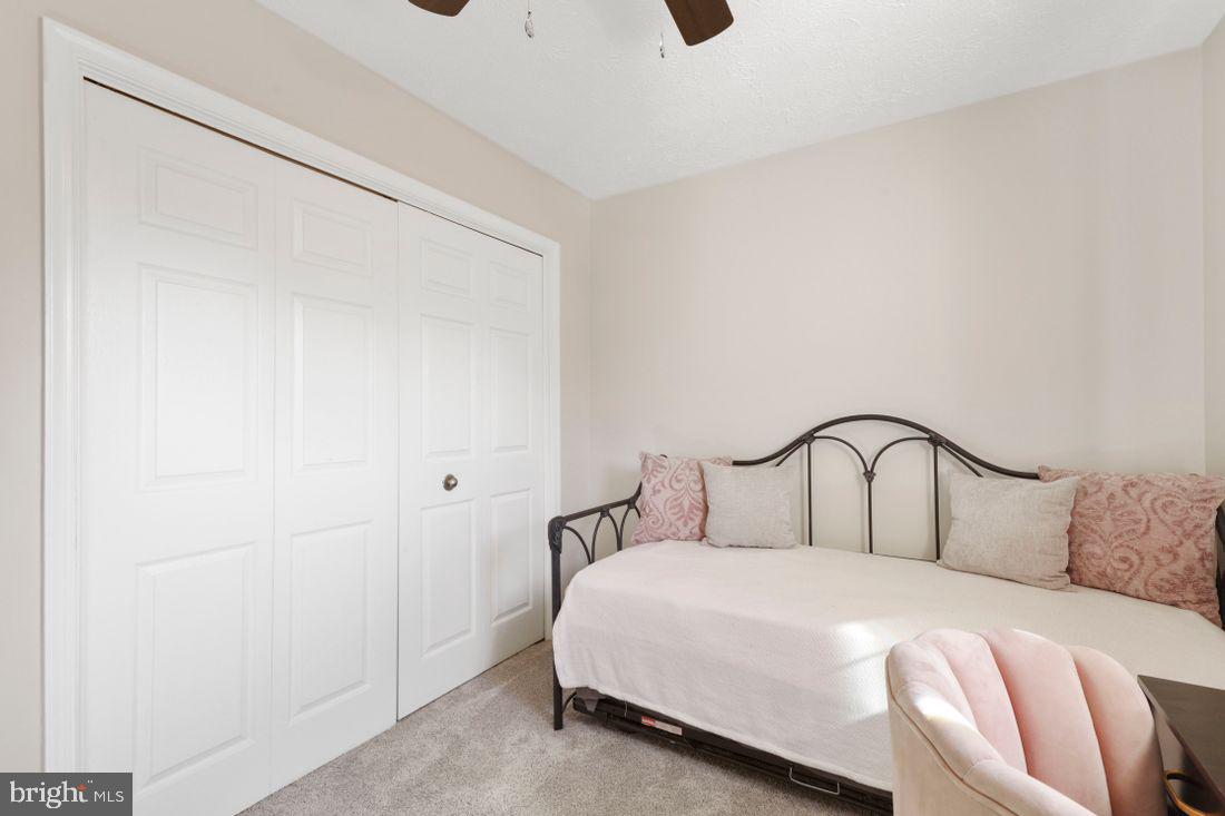 CONSTANT FRIENDSHIP - Residential