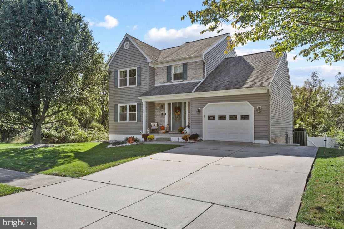 CONSTANT FRIENDSHIP - Residential