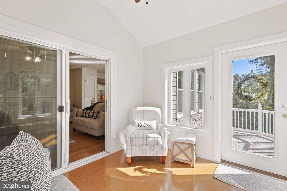 CONSTANT FRIENDSHIP - Residential