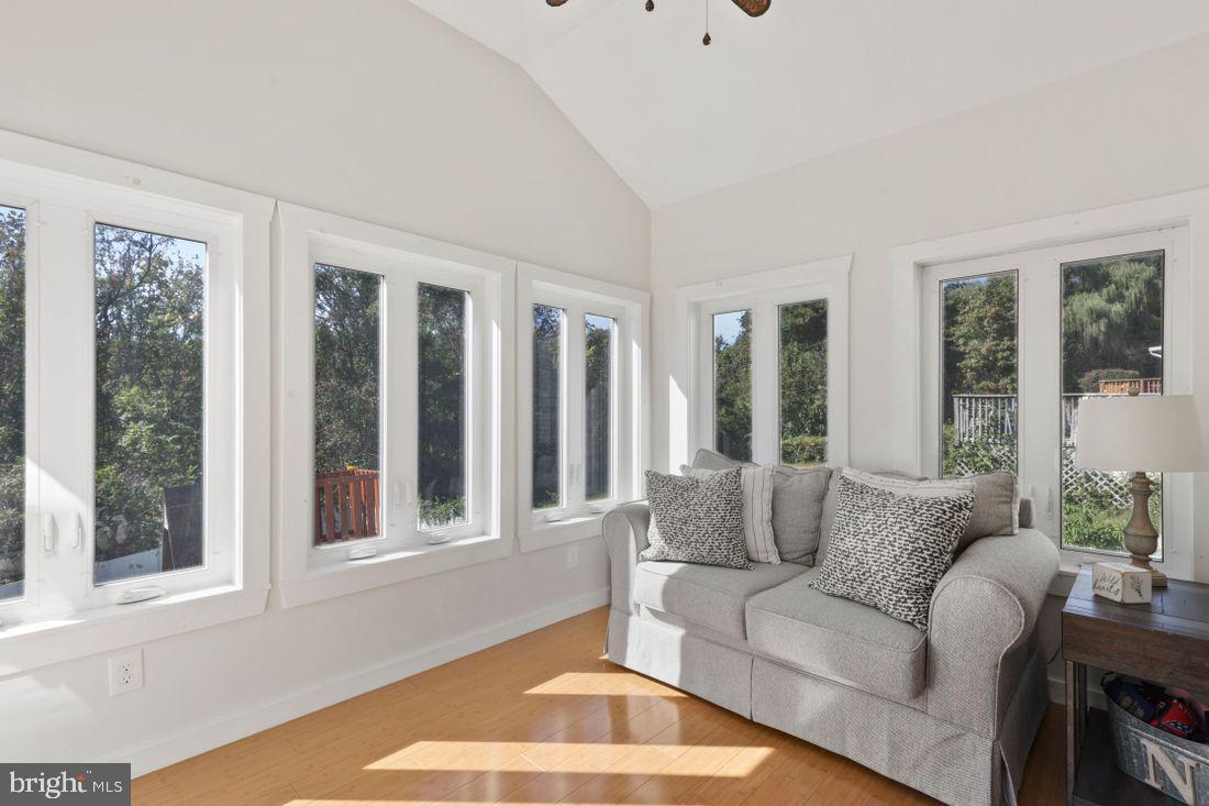 CONSTANT FRIENDSHIP - Residential