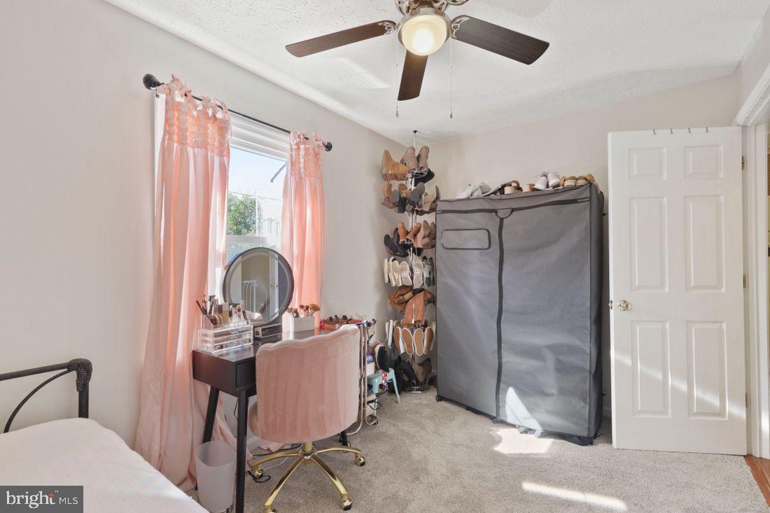 CONSTANT FRIENDSHIP - Residential