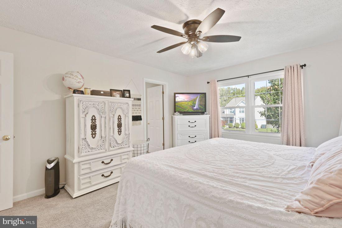 CONSTANT FRIENDSHIP - Residential