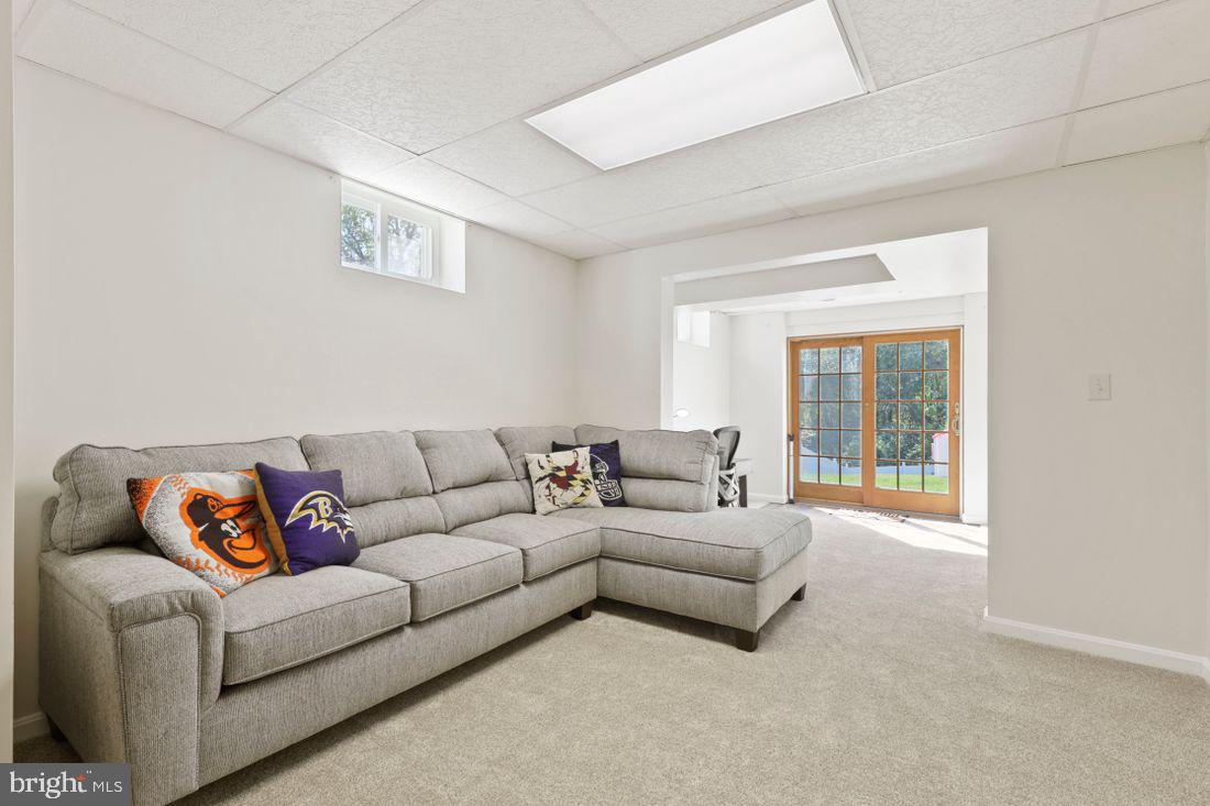 CONSTANT FRIENDSHIP - Residential