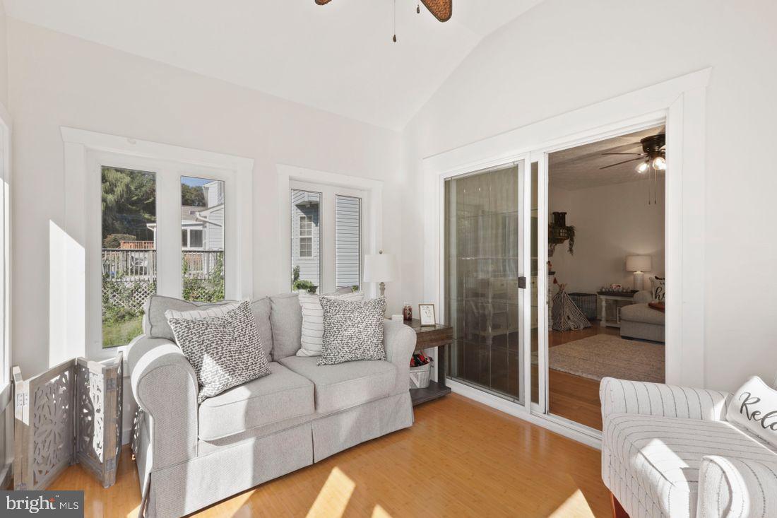 CONSTANT FRIENDSHIP - Residential