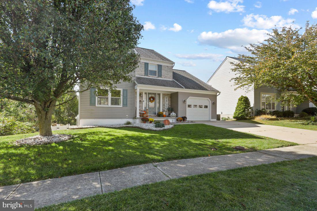 CONSTANT FRIENDSHIP - Residential