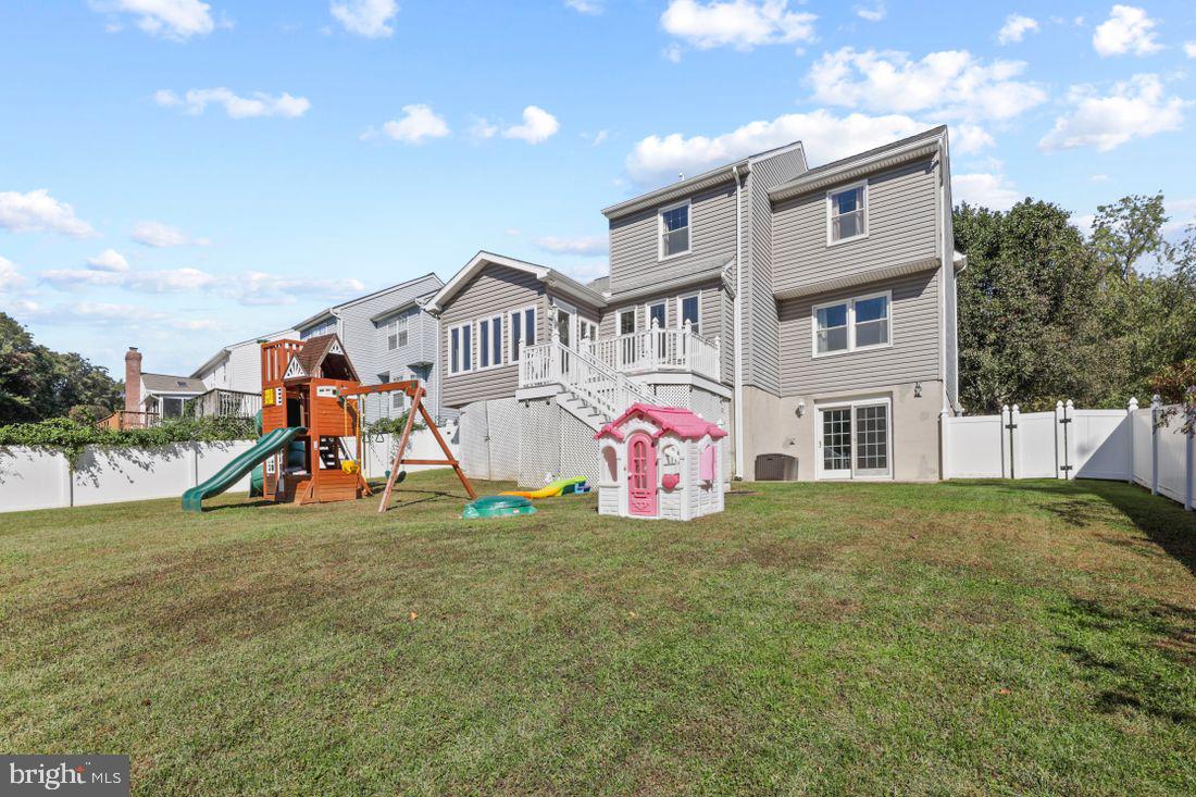 CONSTANT FRIENDSHIP - Residential