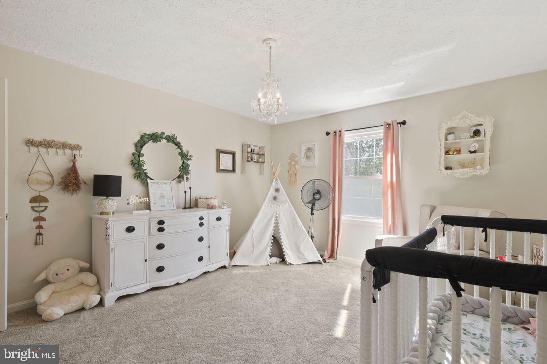 CONSTANT FRIENDSHIP - Residential