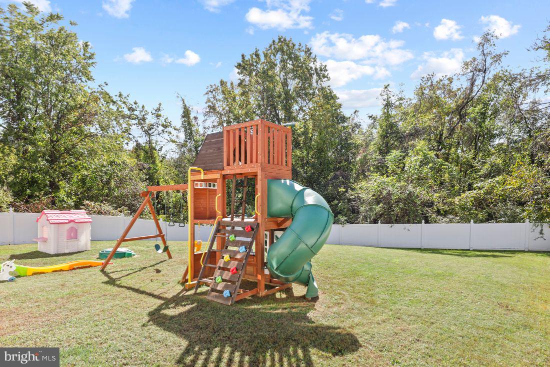 CONSTANT FRIENDSHIP - Residential