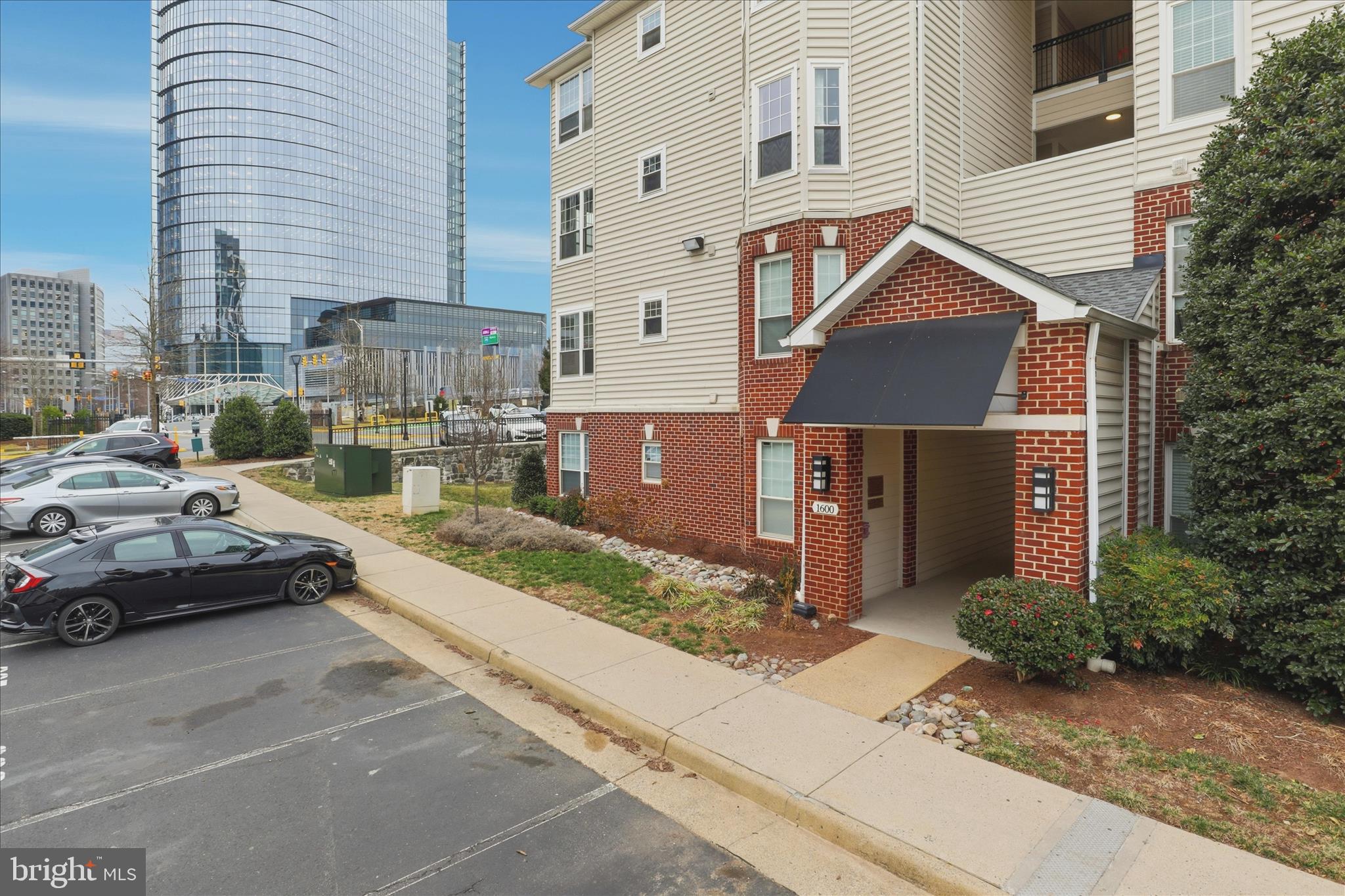 GATES OF MCLEAN - Residential