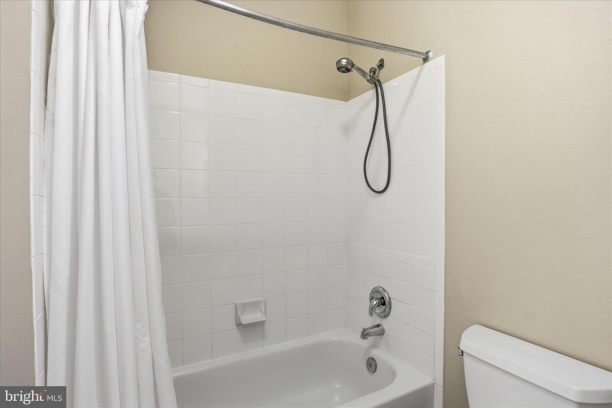 GATES OF MCLEAN - Residential