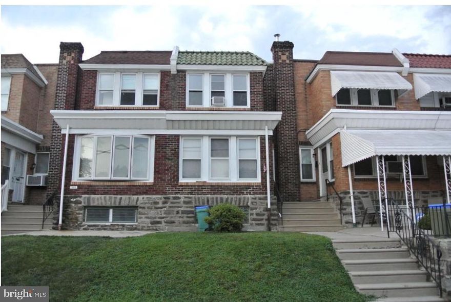 Charming 3-bedroom, 1.5-bathroom house for rent, featuring an additional basement space. The well-equipped kitchen, cozy living room, and basement area offer comfort and versatility. Conveniently located near local amenities.

 Don't miss out—schedule your visit today!