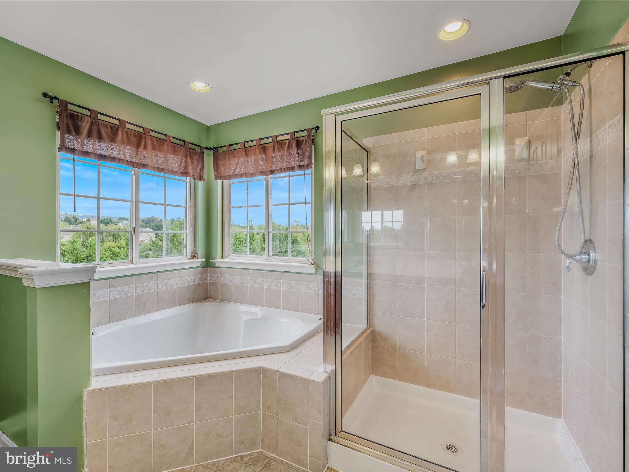 APPLE KNOLLS ESTATES - Residential