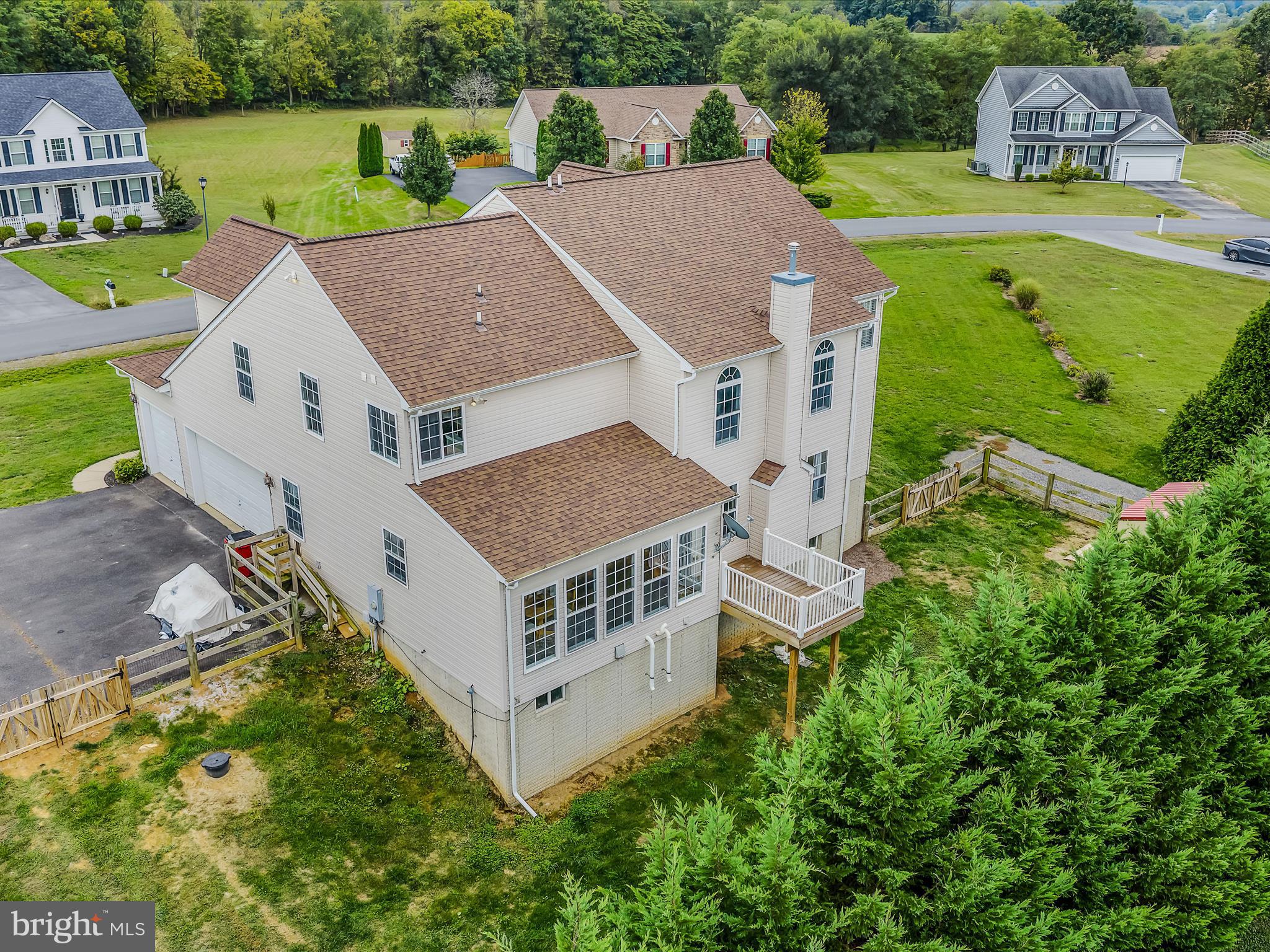 APPLE KNOLLS ESTATES - Residential