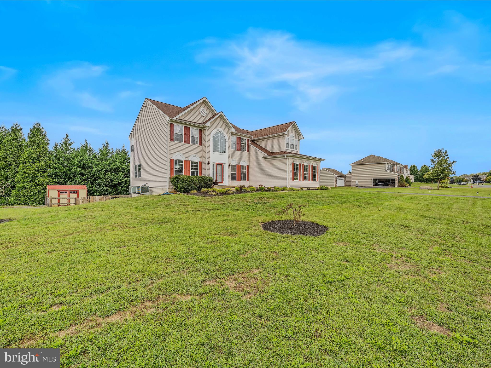 APPLE KNOLLS ESTATES - Residential