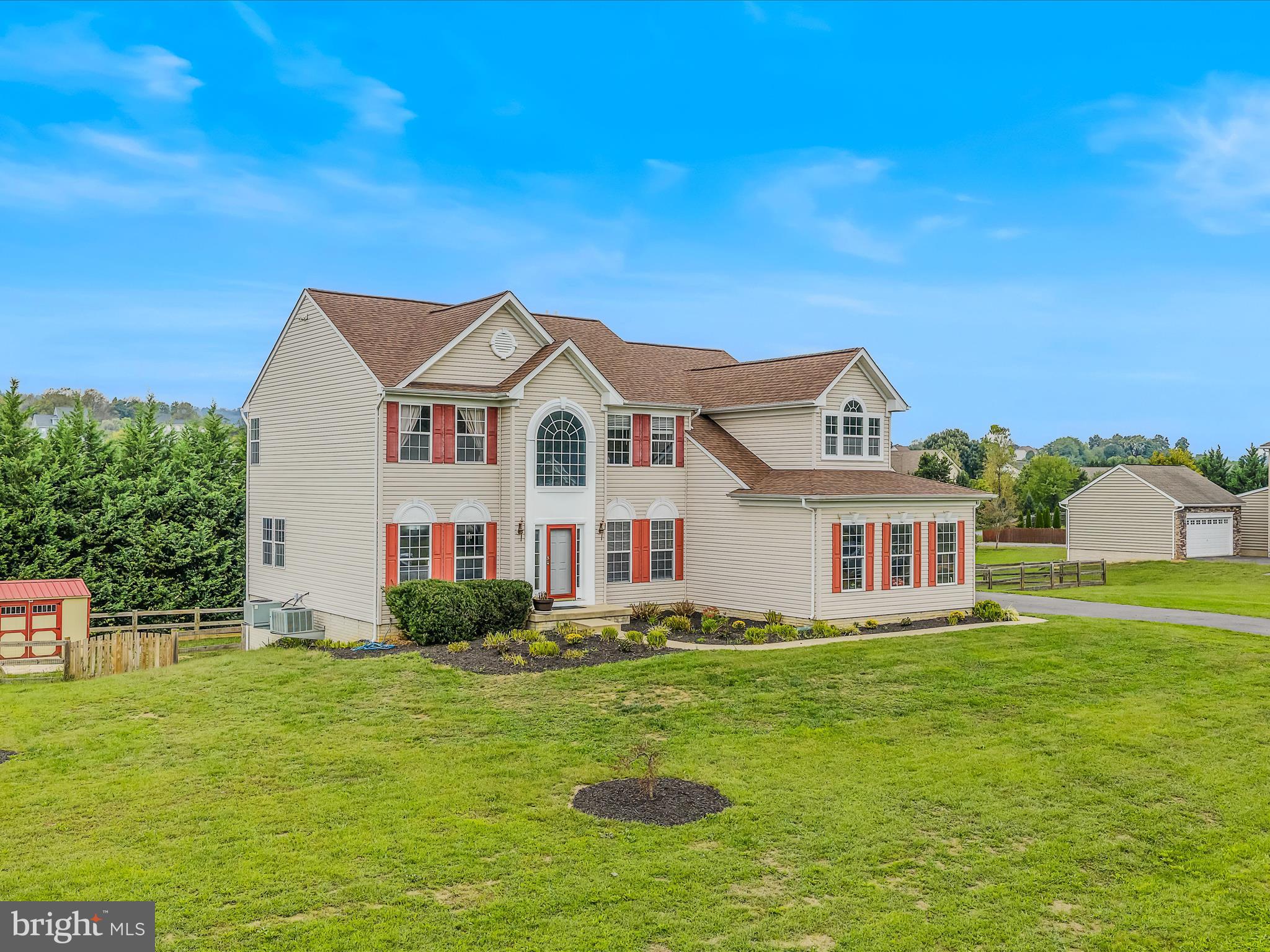 APPLE KNOLLS ESTATES - Residential