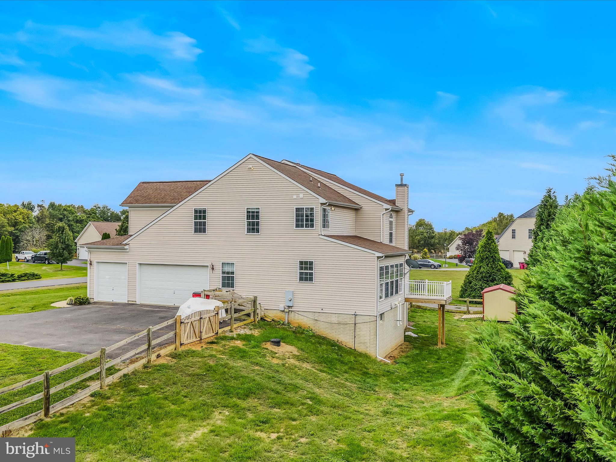 APPLE KNOLLS ESTATES - Residential