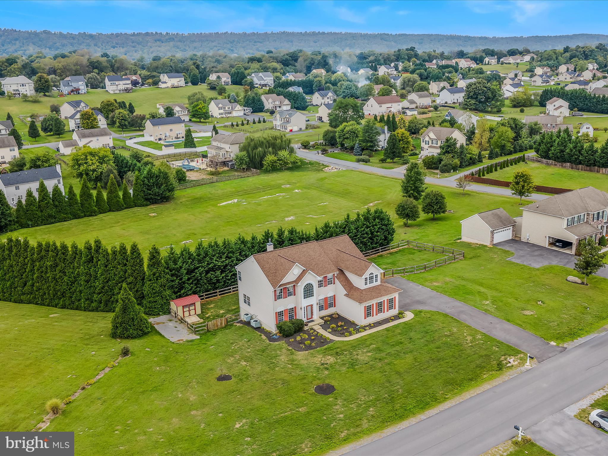 APPLE KNOLLS ESTATES - Residential