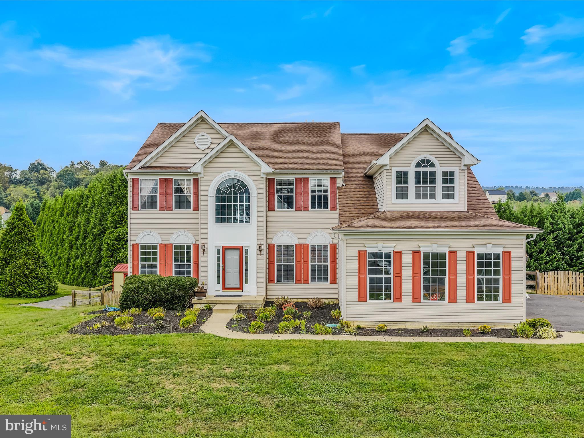 APPLE KNOLLS ESTATES - Residential