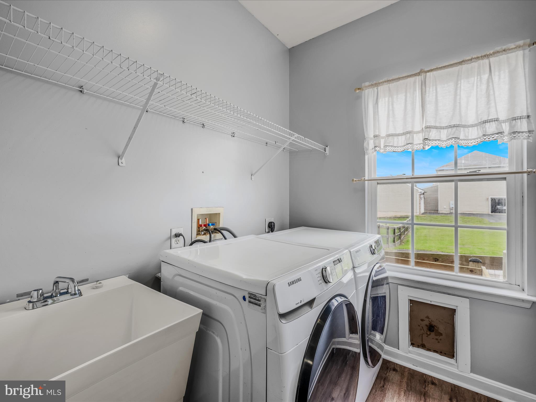 APPLE KNOLLS ESTATES - Residential