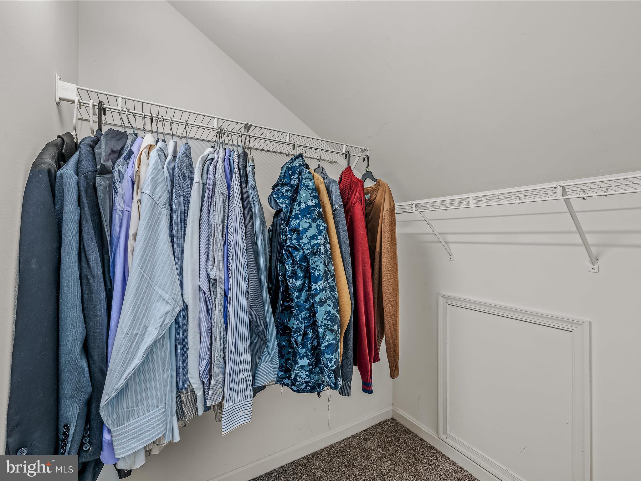 APPLE KNOLLS ESTATES - Residential