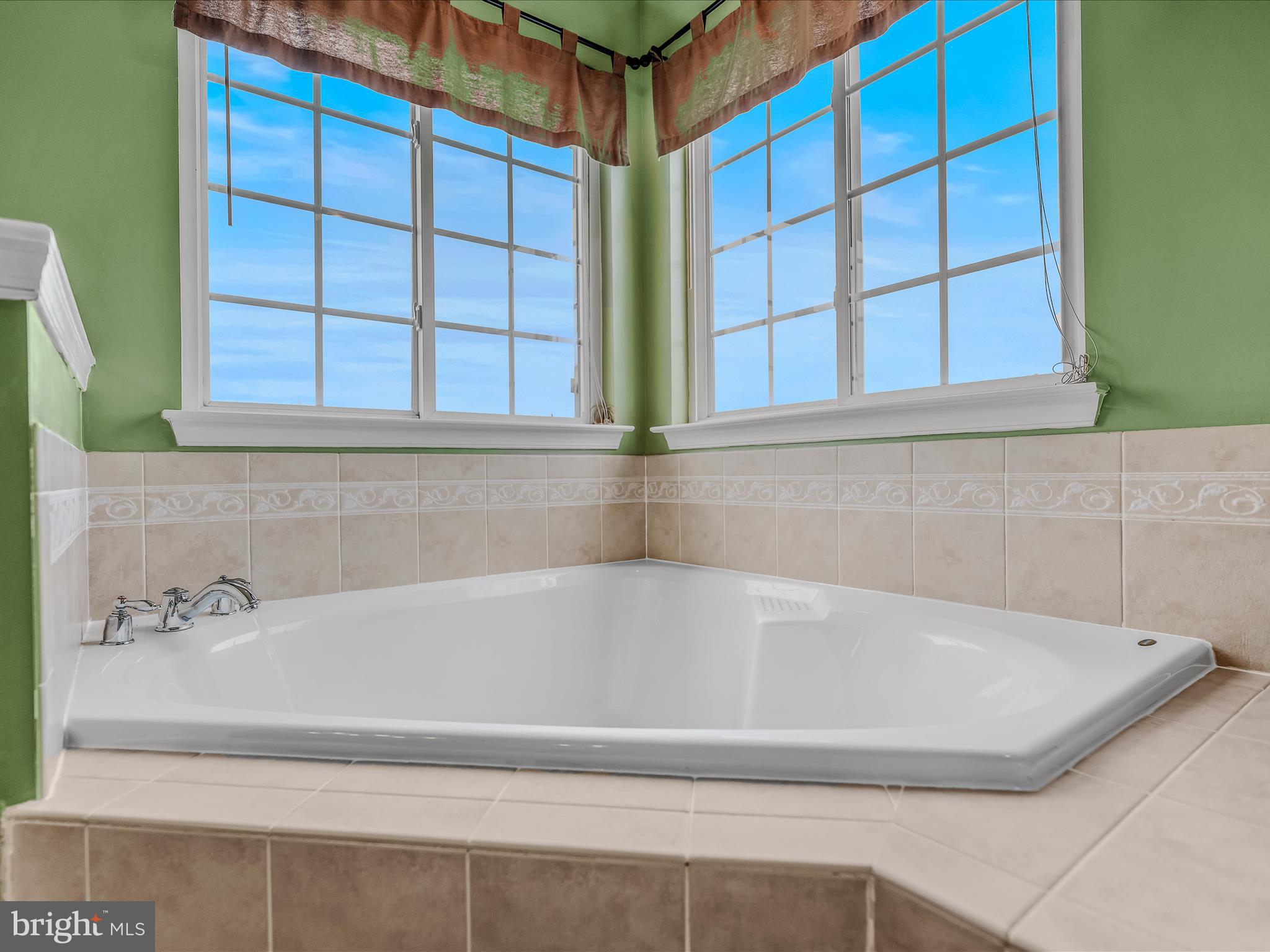 APPLE KNOLLS ESTATES - Residential