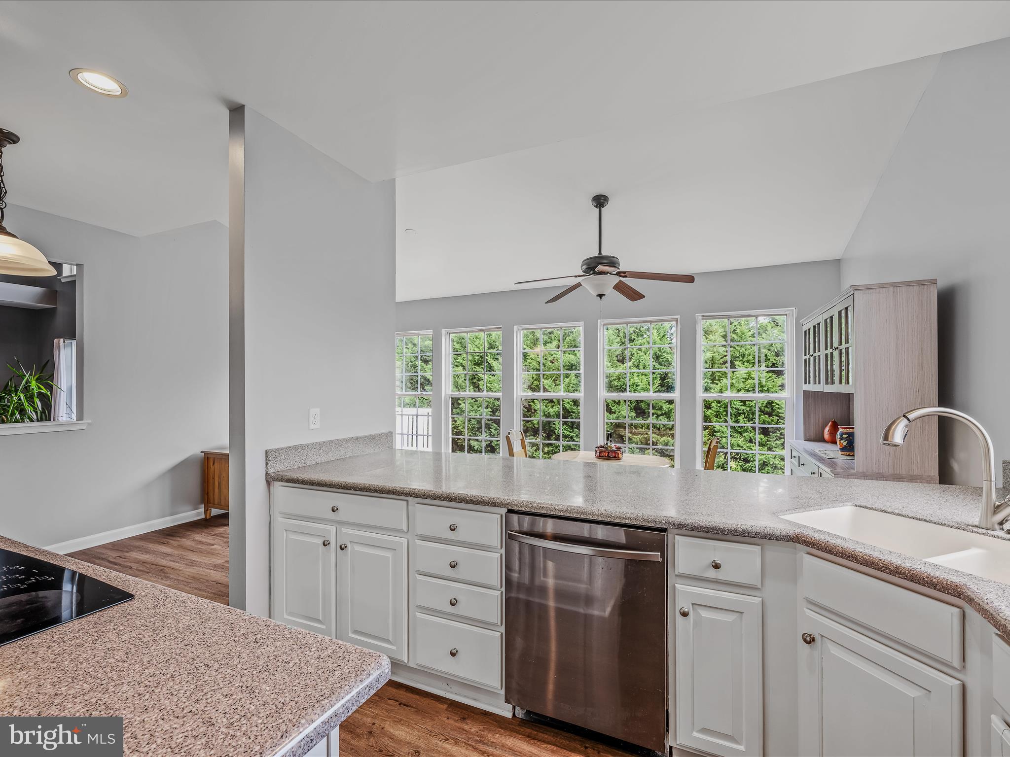 APPLE KNOLLS ESTATES - Residential