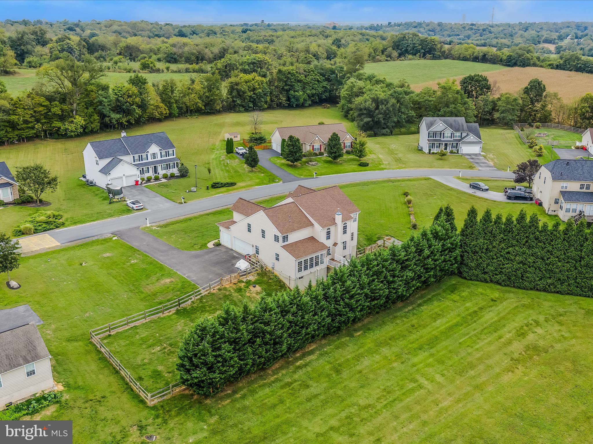 APPLE KNOLLS ESTATES - Residential