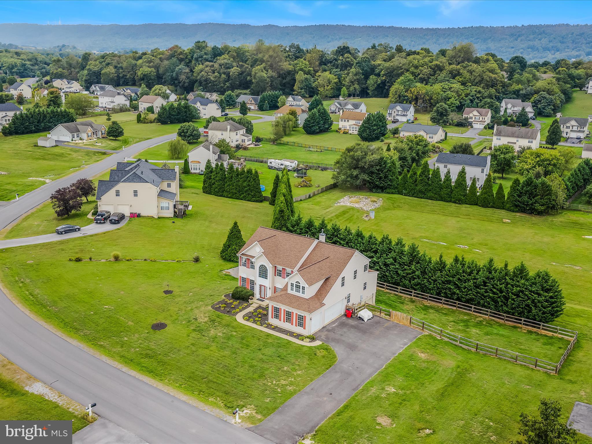 APPLE KNOLLS ESTATES - Residential