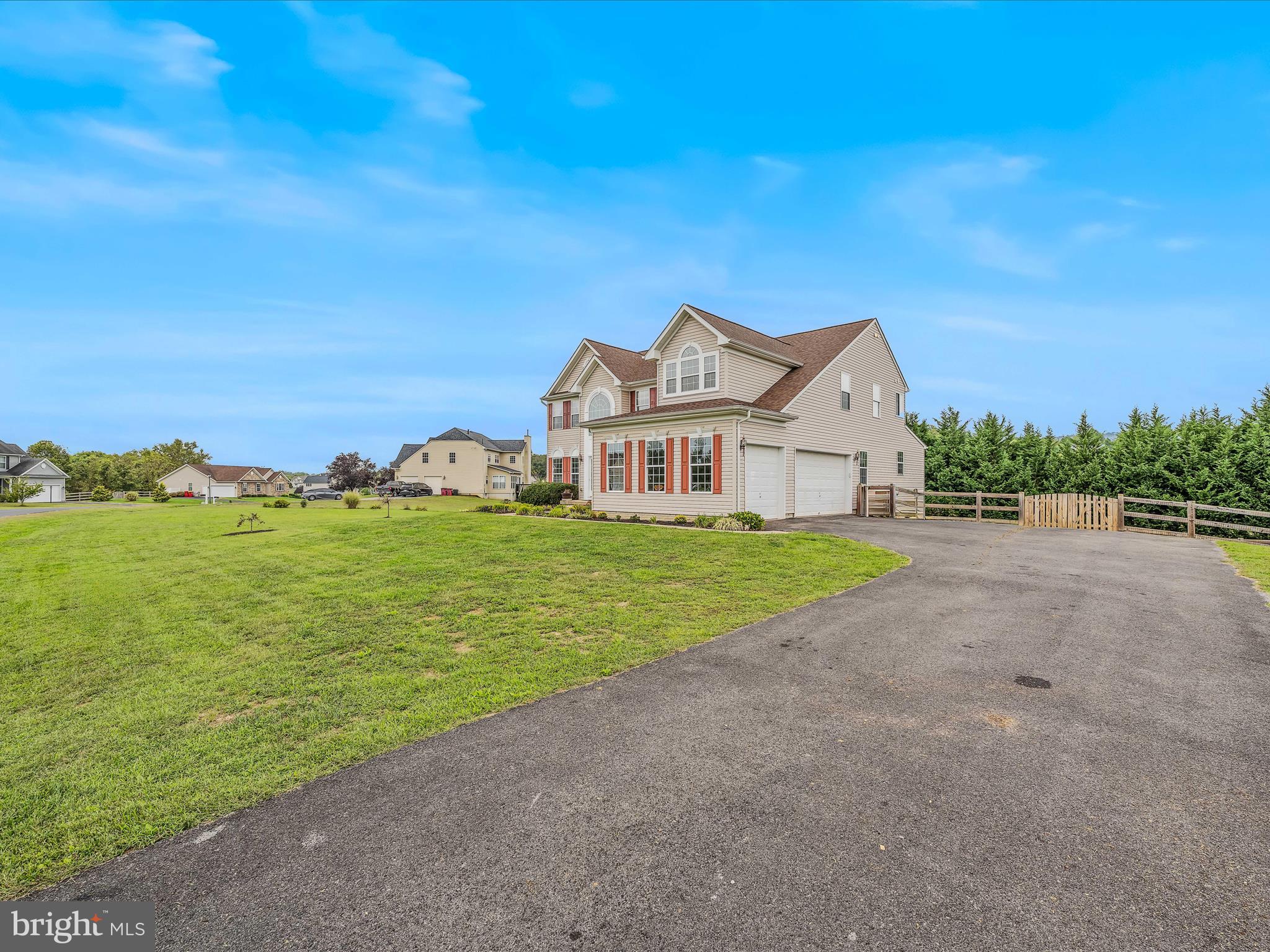 APPLE KNOLLS ESTATES - Residential