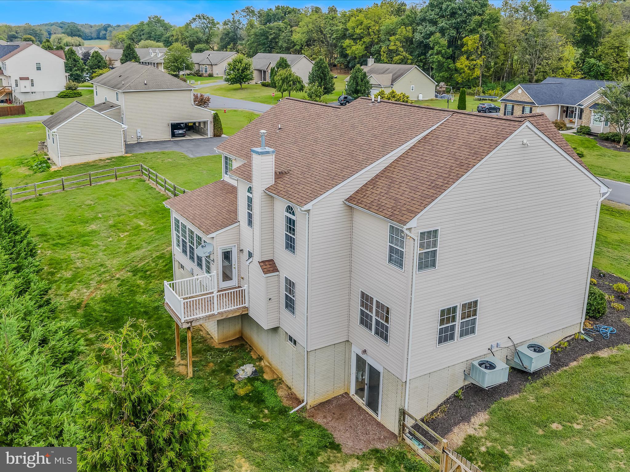 APPLE KNOLLS ESTATES - Residential