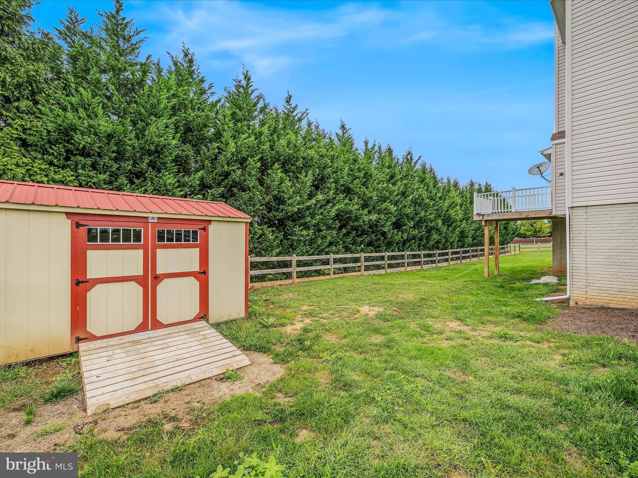 APPLE KNOLLS ESTATES - Residential