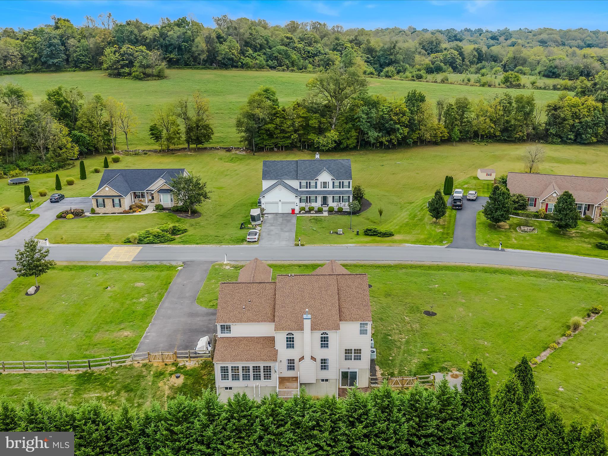 APPLE KNOLLS ESTATES - Residential