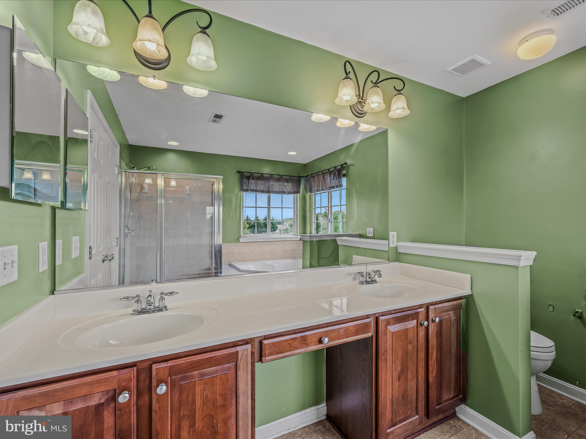 APPLE KNOLLS ESTATES - Residential