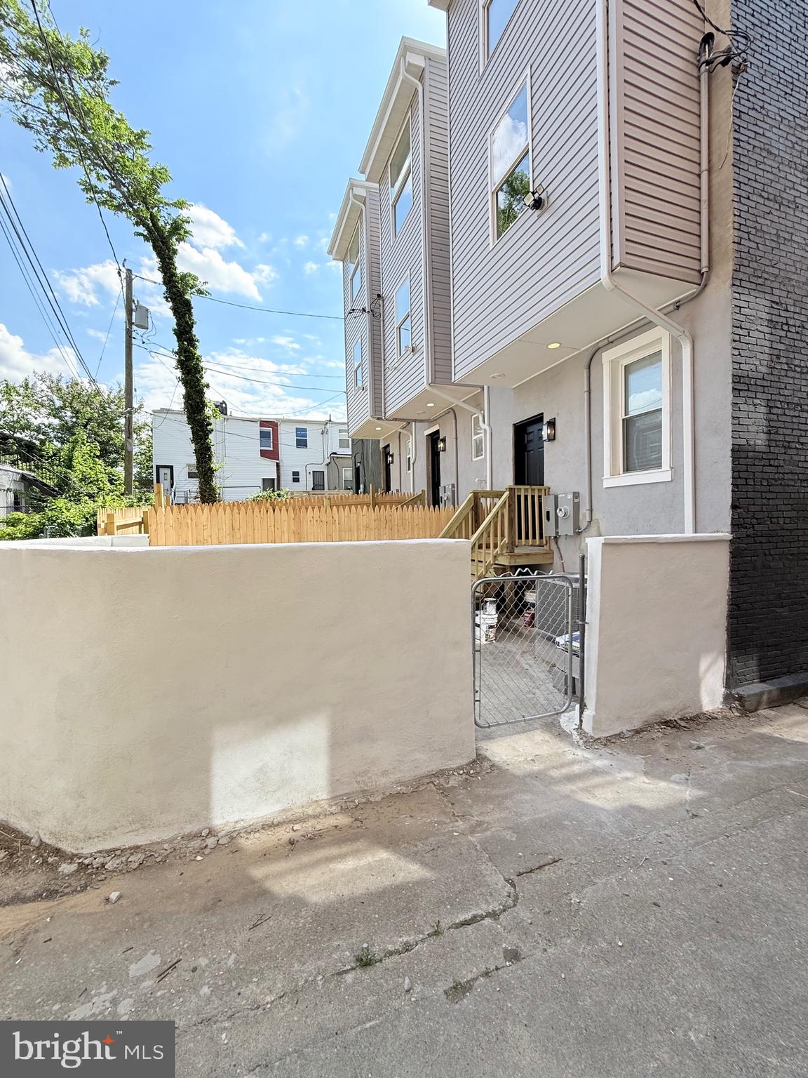 BROADWAY EAST - Residential