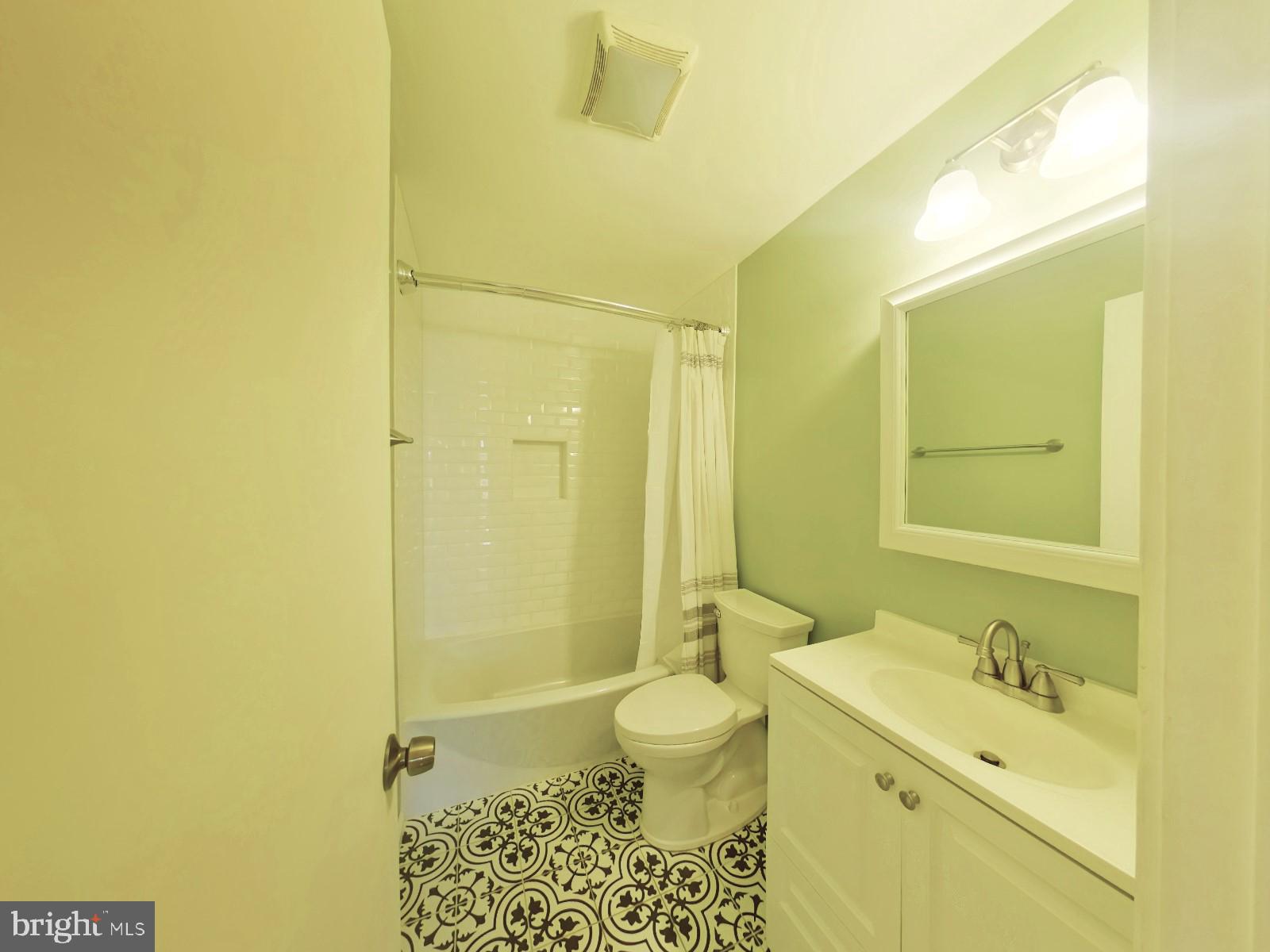 LAKE BRADDOCK - Residential Lease