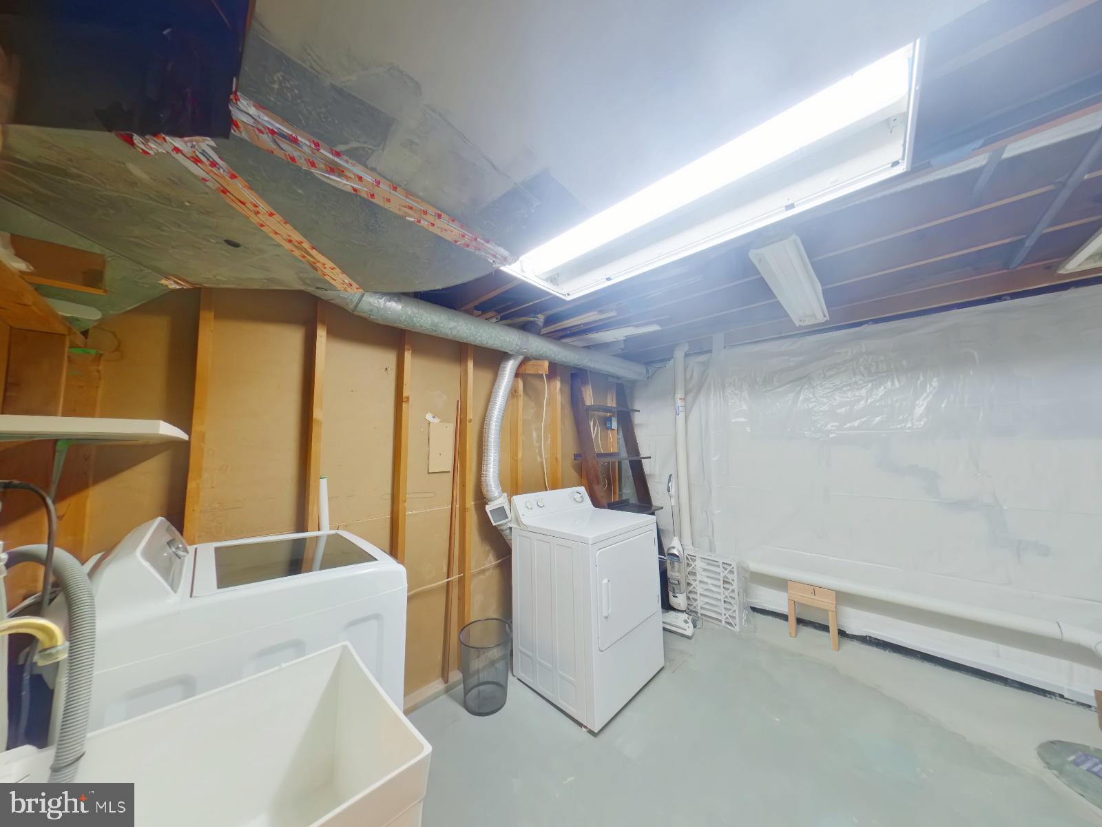 LAKE BRADDOCK - Residential Lease